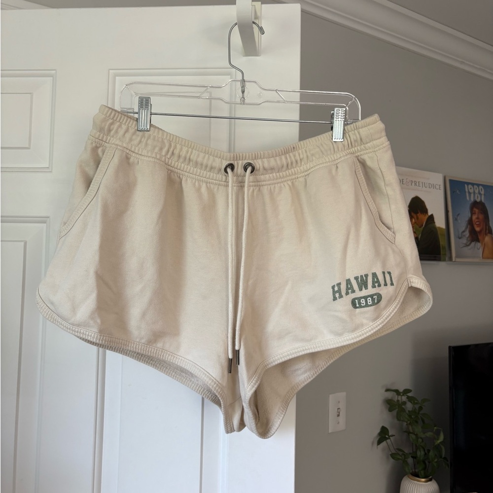 Hollister women's Tan Shorts